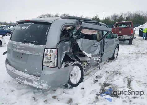 2013 Chrysler Town & Country Touring z USA, uszkodzony, nr VIN 2C4RC1BG9DR756288